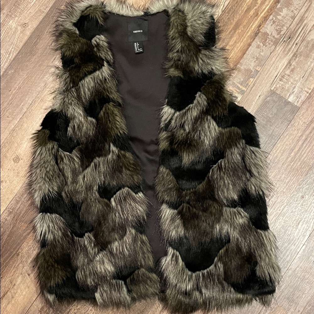 Forever 21 Black and Gray Faux Fur Vest